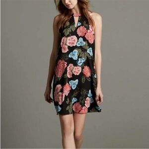 CECE KEYHOLE HALTER‎ NECK FLORAL SLEEVELESS SHIFT DRESS XS